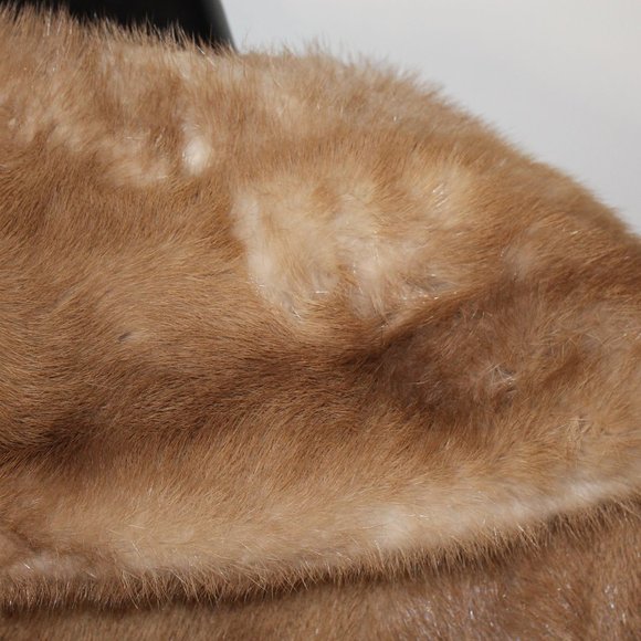 Beautiful Vintage Fur Coat - Picture 9 of 10